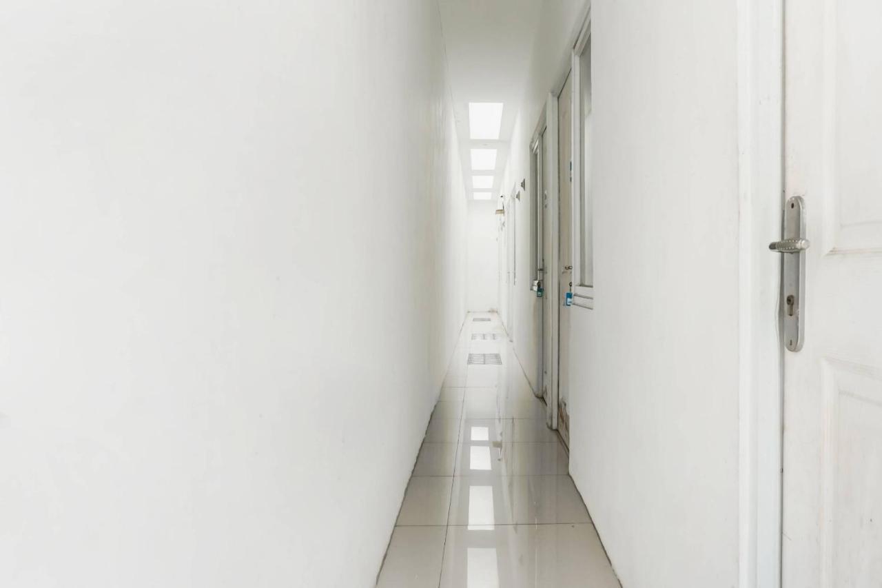 Hotel Super Oyo 91074 Stariez Senen Syariah Dżakarta Zewnętrze zdjęcie