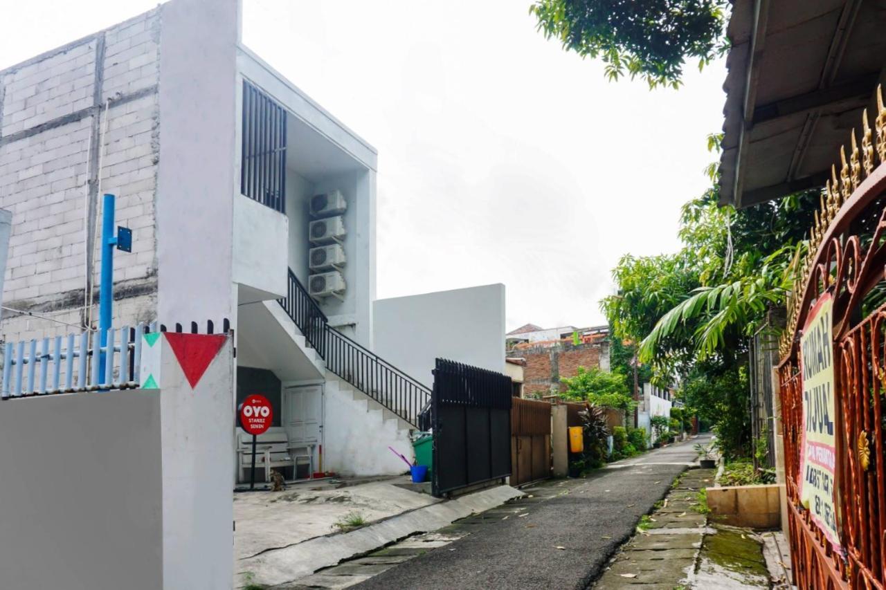 Hotel Super Oyo 91074 Stariez Senen Syariah Dżakarta Zewnętrze zdjęcie